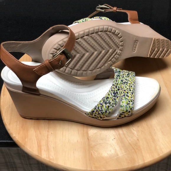 crocs leigh ii crocs women's wedge sandals